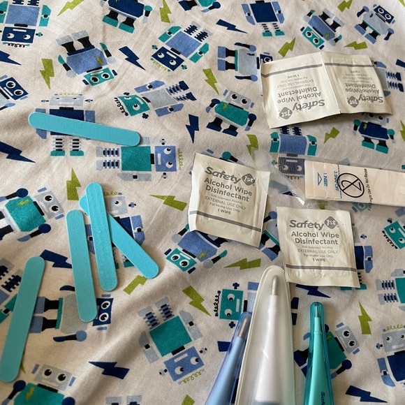 NWOT Baby Kid Bundle 2 Safety 1 Bag w/ 3 Thermometer, 5 Nail File, Alcohol Wipes - Picture 4 of 8